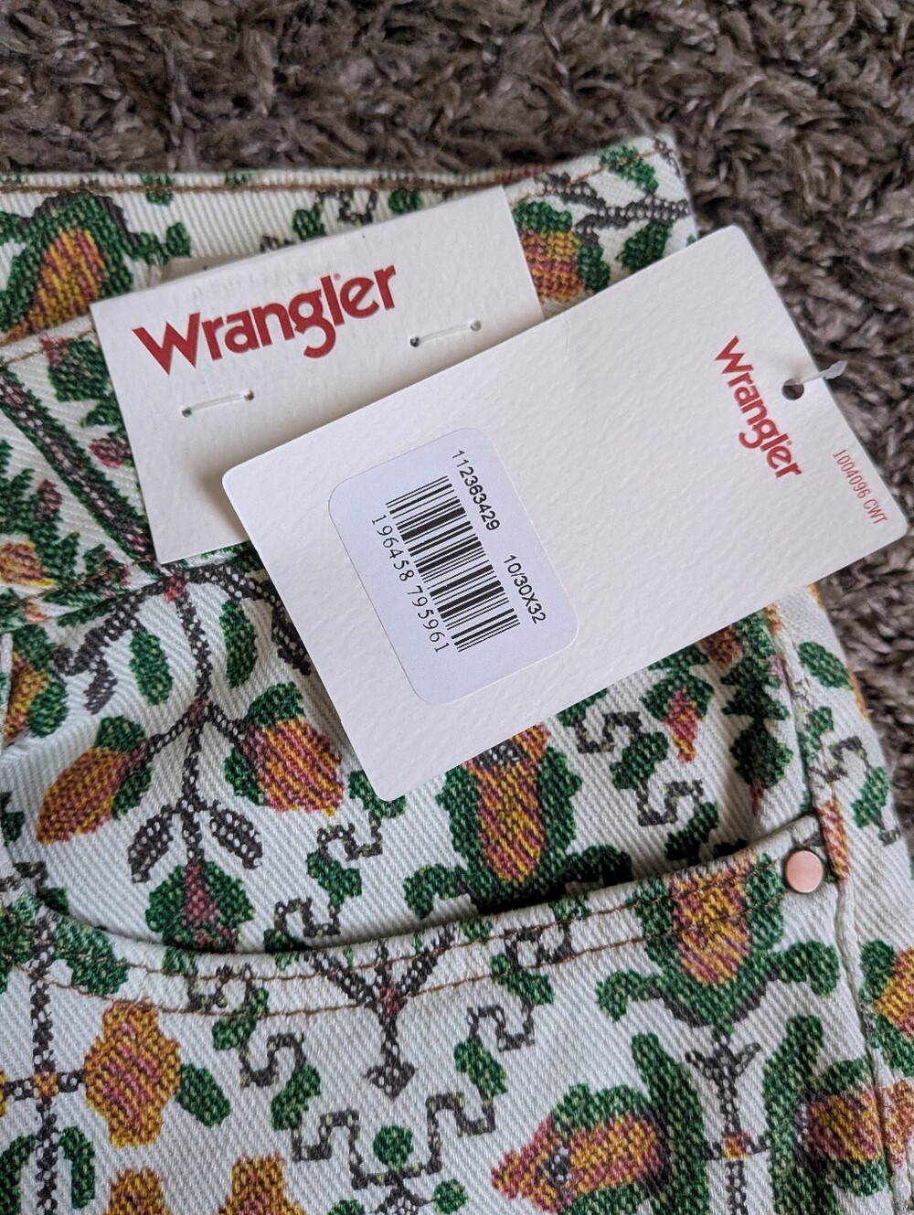 NWT Wrangler Fierce Flare High Rise Festival Multicolor Print 32" Jeans Sz 10 - Picture 3 of 8
